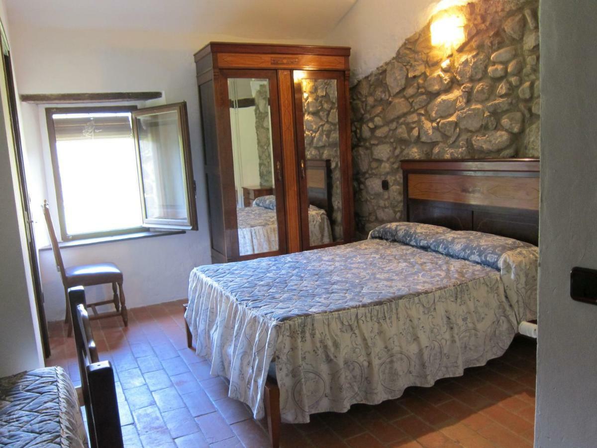 Mas El Llach La Vall de Bianya Exterior foto